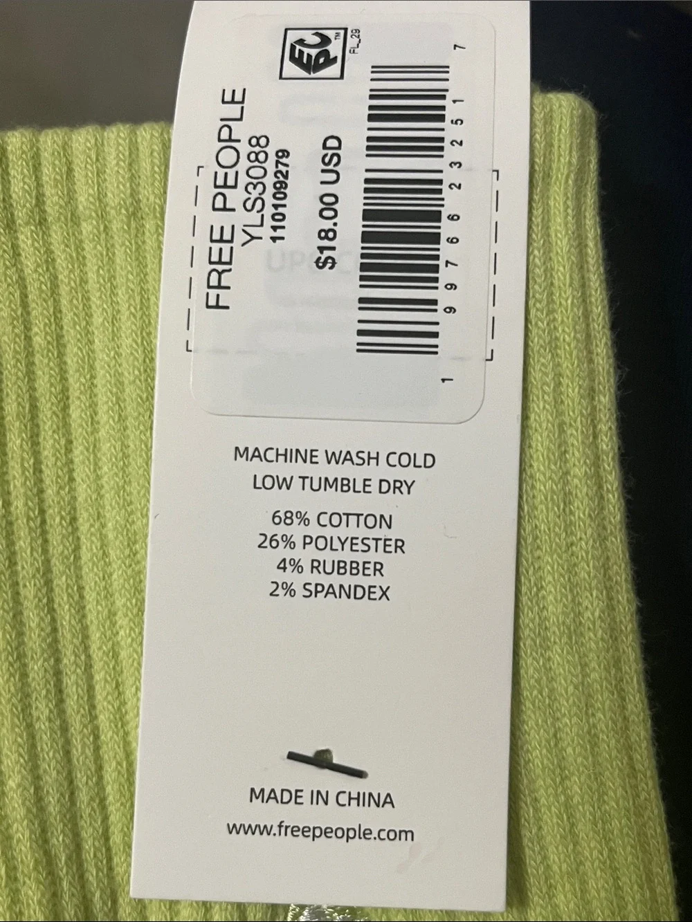 1505. FREE PEOPLE Crew socks in Lime  One size NWT $18